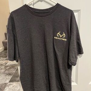Realtree Men's Charcoal and Gold Logo T-Shirt